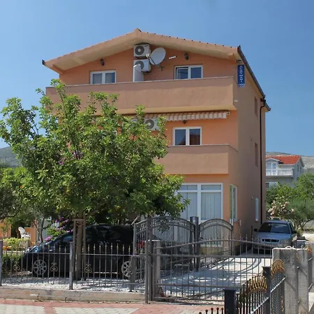 Apartment For Families With Children Kastel Stafilic, - 9211 *