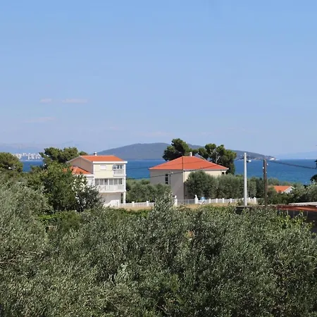 Apartamento For Families With Children Kastel Stafilic, - 9211 *