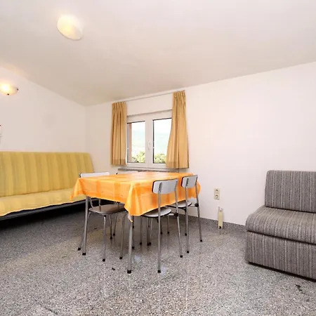 Apartment For Families With Children Kastel Stafilic, - 9211 Kastela