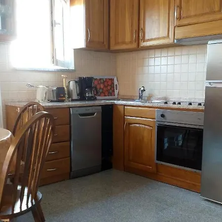 Apartamento For Families With Children Kastel Stafilic, - 9211 Kaštela