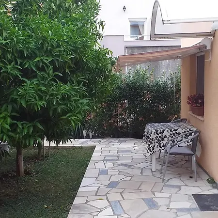 Apartamento For Families With Children Kastel Stafilic, - 9211 *