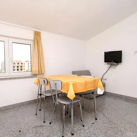 Apartamento For Families With Children Kastel Stafilic, - 9211 Kaštela