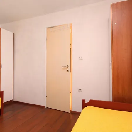 Apartment For Families With Children Kastel Stafilic, - 9211